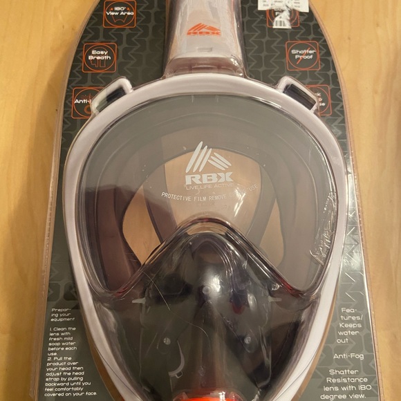 New, (in the package), snorkel mask, black background - Picture 2 of 3